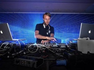 16d2b_richie-hawtin-2